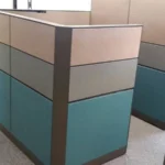 מחיצות אקוסטיות דקורטיביות עם חיפוי בד בגוונים שונים לחלוקת חלל אופן ספייס