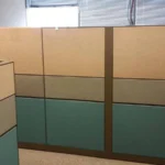 מחיצות אקוסטיות למשרד עם עיצוב מודולרי המשמשות כמחיצות משרדיות בחלל עבודה