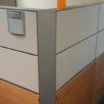 מחיצות מודולריות מאלומיניום ועץ ליצירת עמדות אופן ספייס